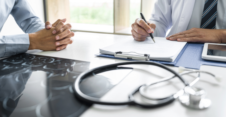 Atestado médico é em dias corridos ou úteis? Veja a regra