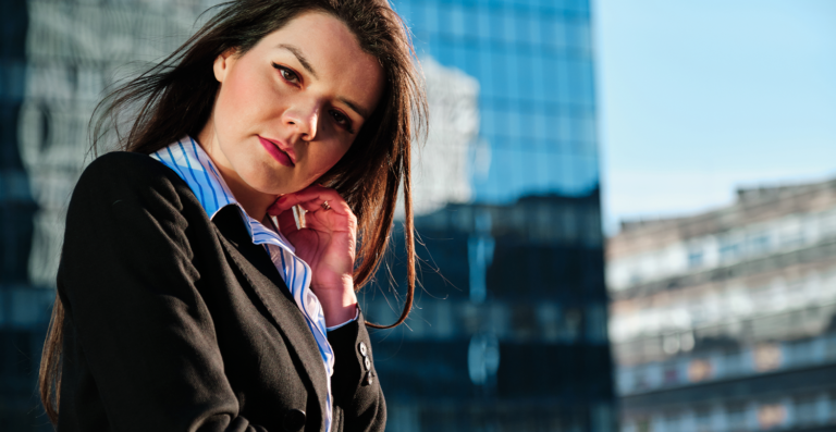 Mulheres ainda ganham 21,3% menos que homens em 2026, aponta estudo