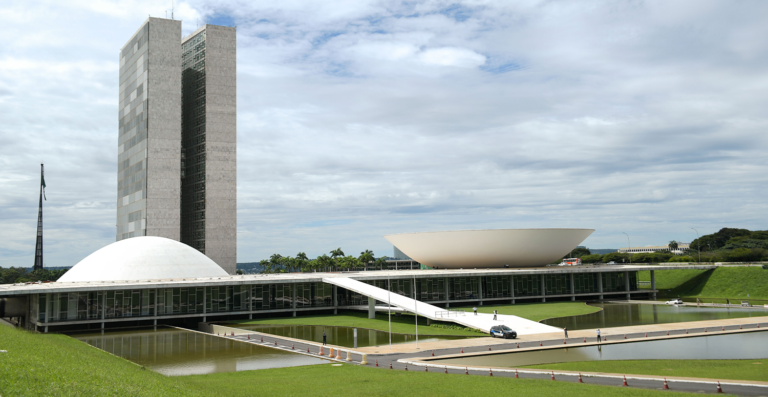 PEC do fim da escala 6×1 chega ao Senado e amplia pressão sobre empresas