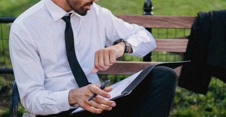 Banco de horas na rescisão: quando a empresa deve pagar e quando pode descontar o saldo negativo
