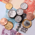 Receita reduz autuações, mas mantém R$ 221 bi em cobranças