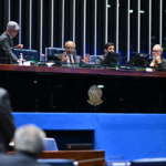 Senado aprova projeto que autoriza servidor federal como MEI