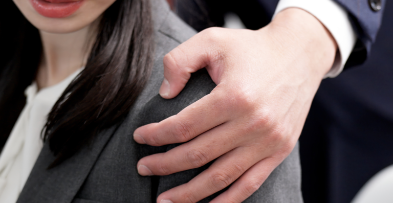 Assédio Sexual no Trabalho: o que a empresa deve fazer quando recebe uma denúncia?