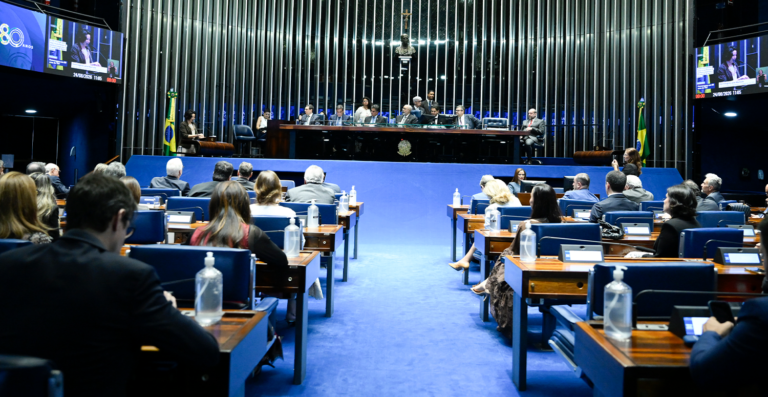 Fim da escala 6×1: PEC avança no Senado com parecer favorável