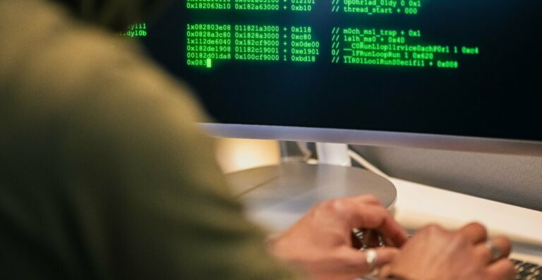 IA está mudando os ataques digitais e pequenas empresas também estão na mira