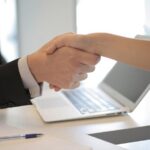 MEI pode contratar funcionário? Veja custos em 2026