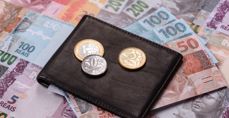 Salário complessivo: o que é, por que é proibido e quais os riscos