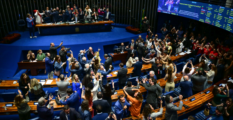 Senado aprova fim da escala 6×1 e jornada de 40 horas semanais